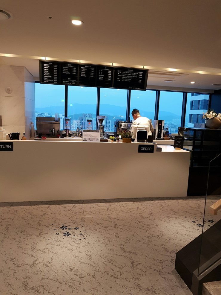 아파트 옥상 스카이라운지