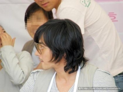 잘 생긴 남자를 바라보는 눈빛