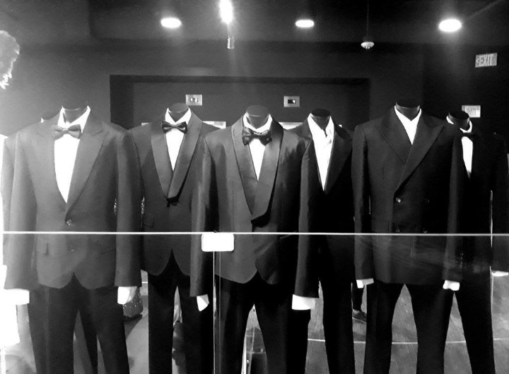 그래미 뮤지엄에 전시된 방탄 레카 의상