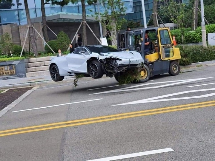 부산에서 맥라렌 720s 시승차 전손사고