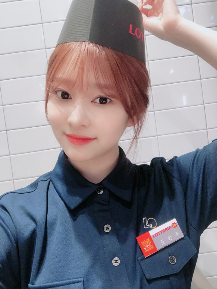 롯데리아 알바 아이즈원 김민주.gif - 뽐뿌:자유게시판 롯데리아 알바 아이즈원 김민주.gif