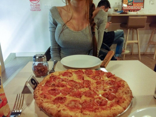 피자는 역시 페퍼로니 피자