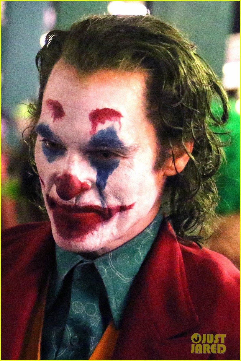 joaquin-phoenix-transforms-into-the-joker-filming-riot-scene-03.jpg