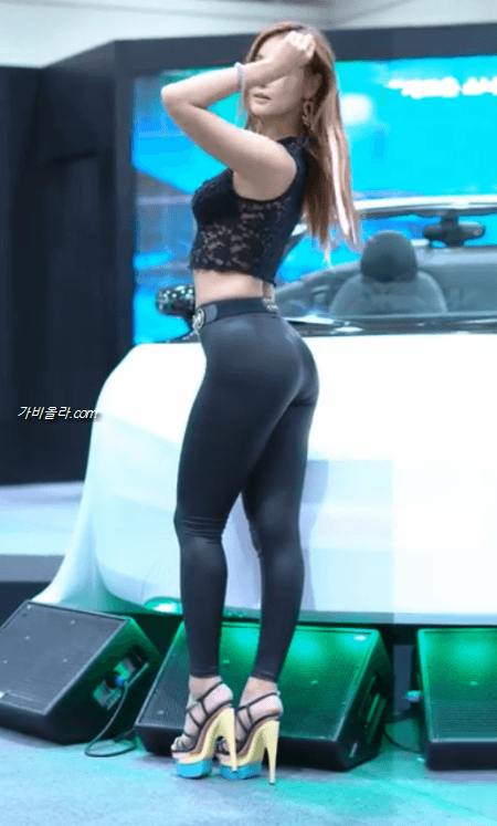 레이싱모델 지연 검정 가죽 레깅스 몸매