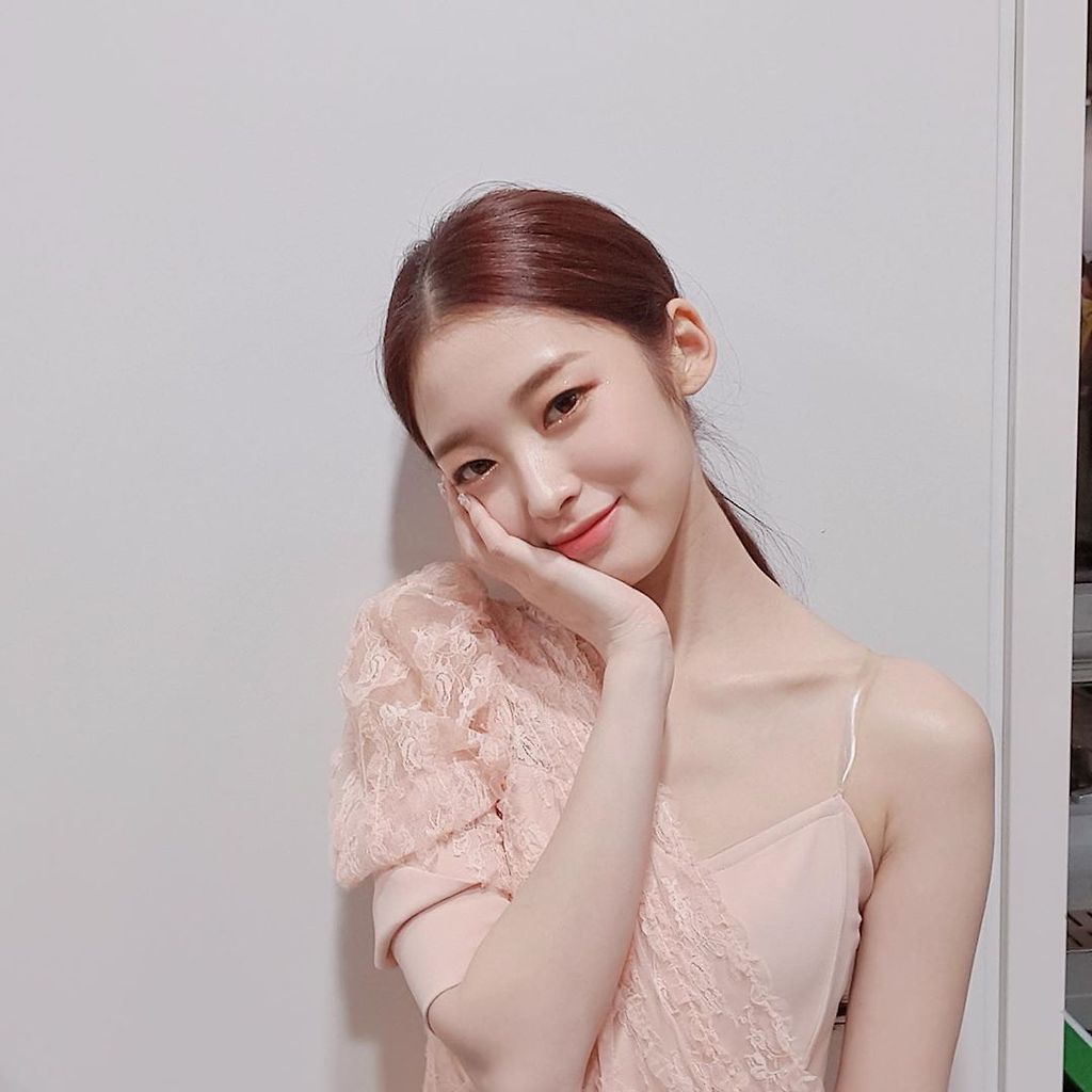 새해부터 빛나는 오마이걸 아린 미모 > 걸그룹 연예인 | 짤티비 - JJTV.KR