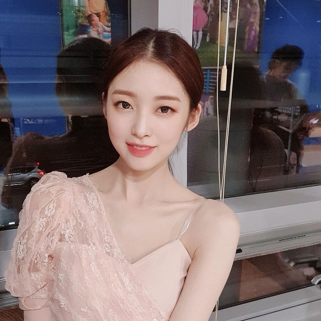 새해부터 빛나는 오마이걸 아린 미모 > 걸그룹 연예인 | 짤티비 - JJTV.KR