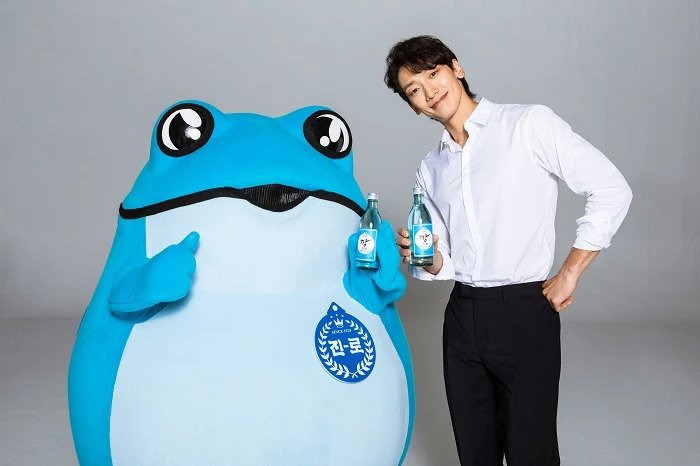 z1.webp.ren.jpg 지금 소주업계는 캐릭터 경쟁.jpg