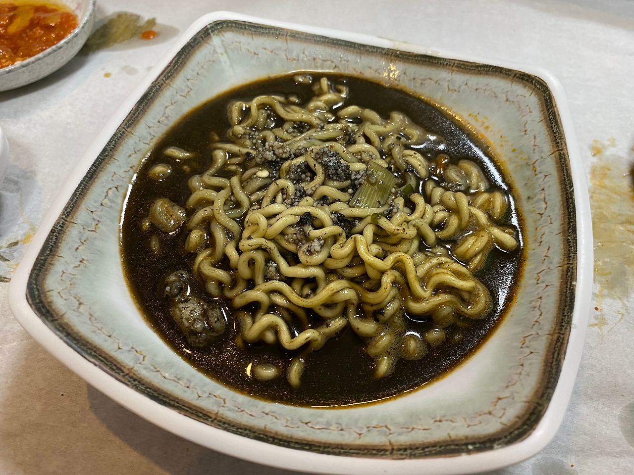 콩잎에 싸 먹는 제주 한치회, 한치통찜과 한치먹물라면