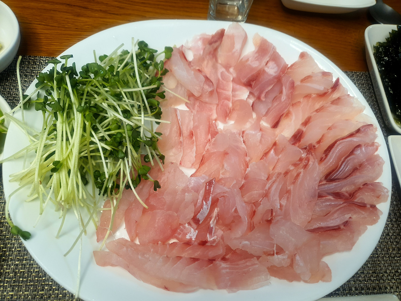 참돔회 한접시 어때요?