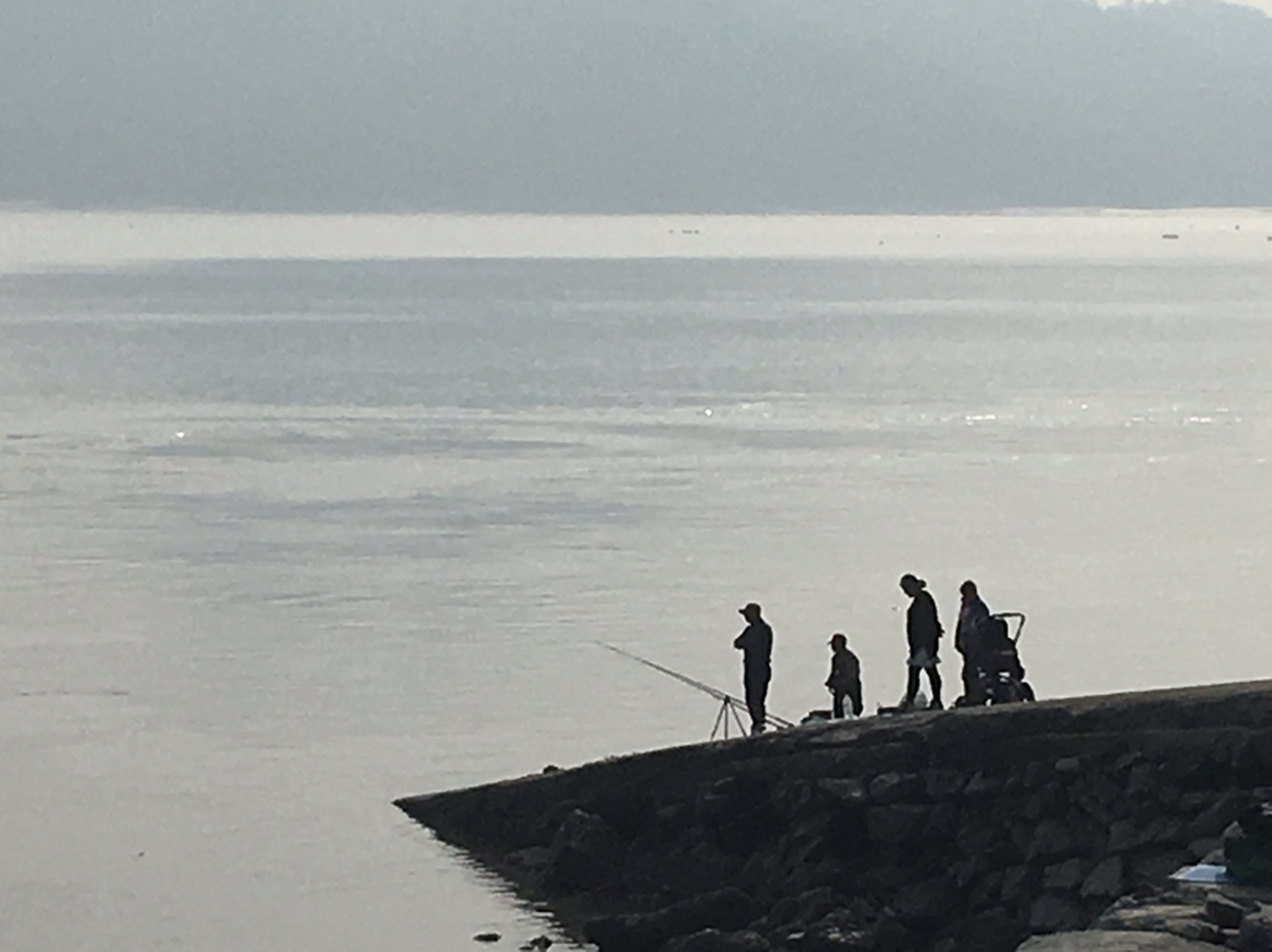 자전거 멈춘 사람