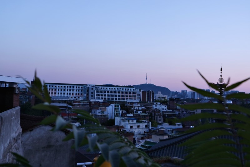 같이 만드는 전시 “해의 동쪽 달의 서쪽”