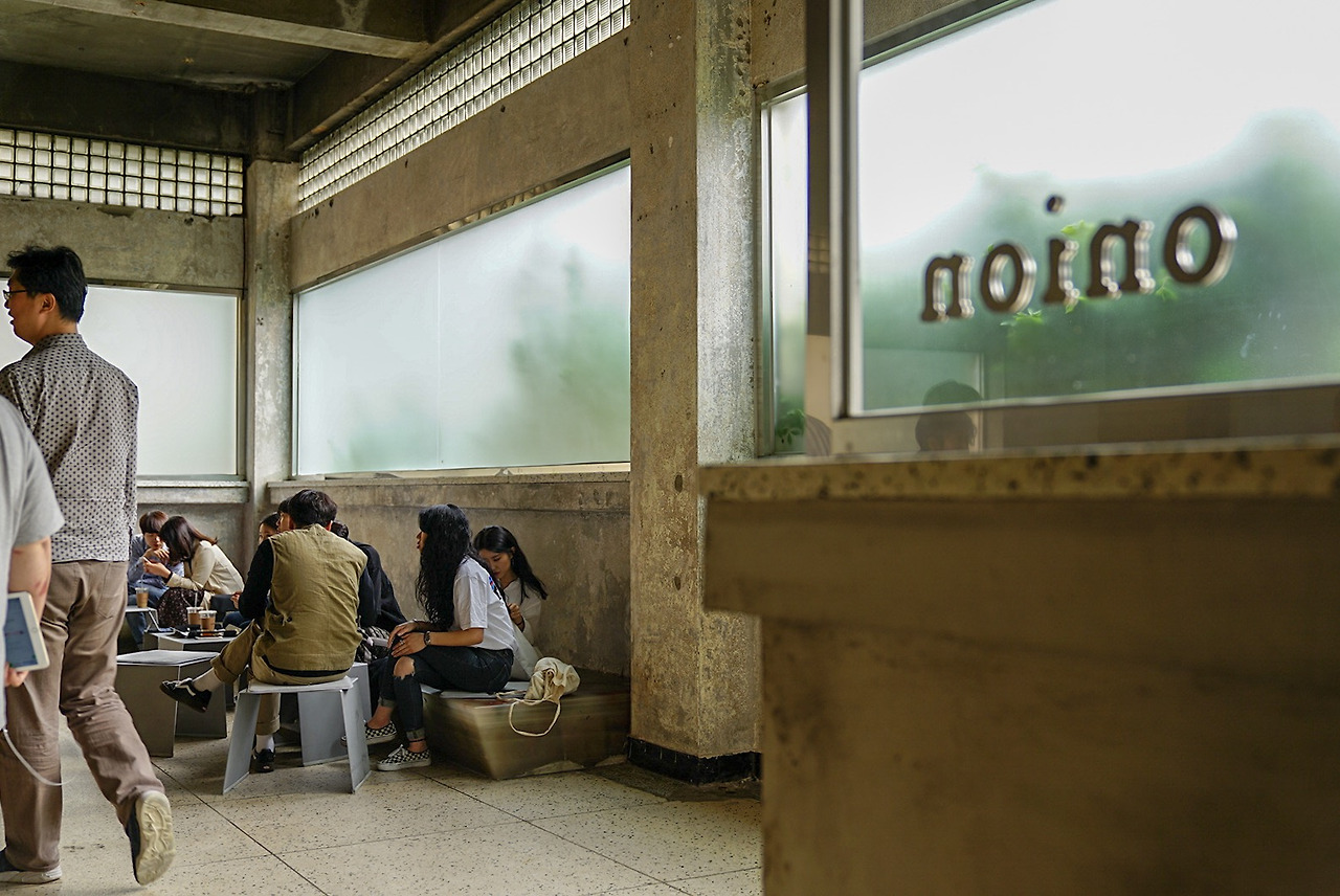 카페 어니언이 사람을 불러 모으는 방법