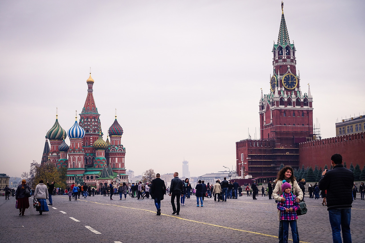 Красная площадь звук. Красная площадь майншилд. Фотосет на красной площади. Москва июнь фото. Красная площадь для инсты.