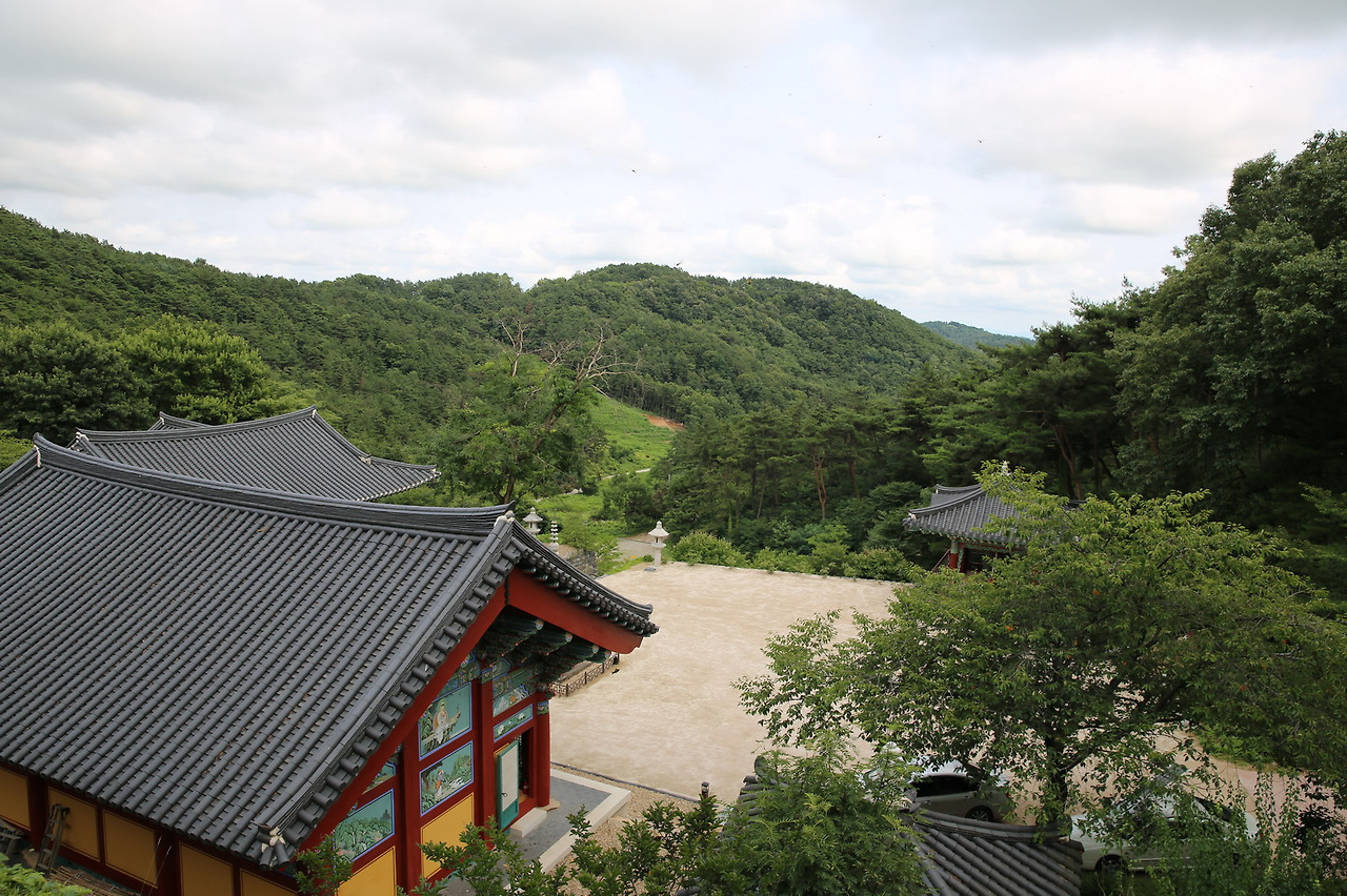 성흥산 자락의 사찰