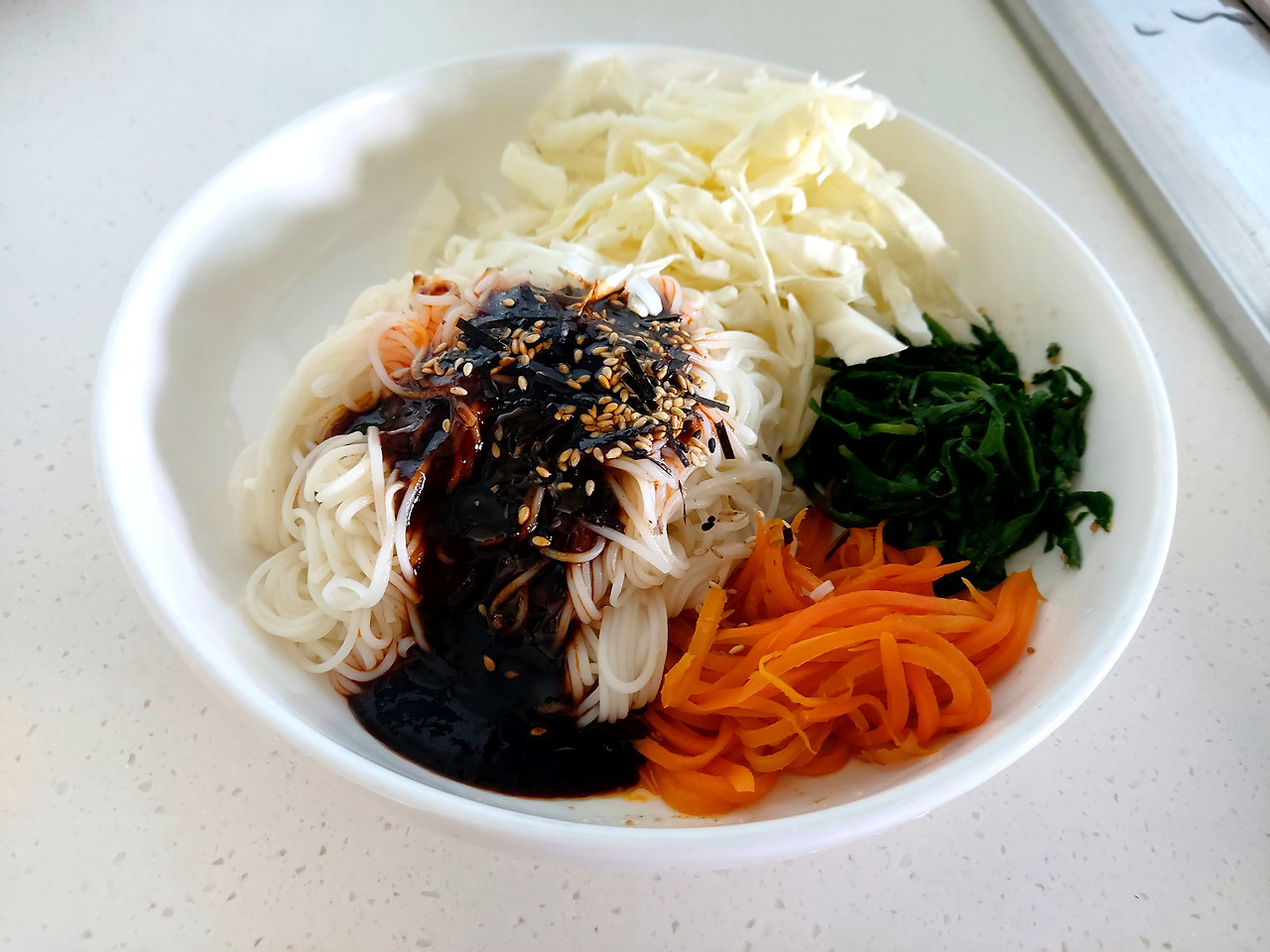 국수 한 그릇 하실래예?