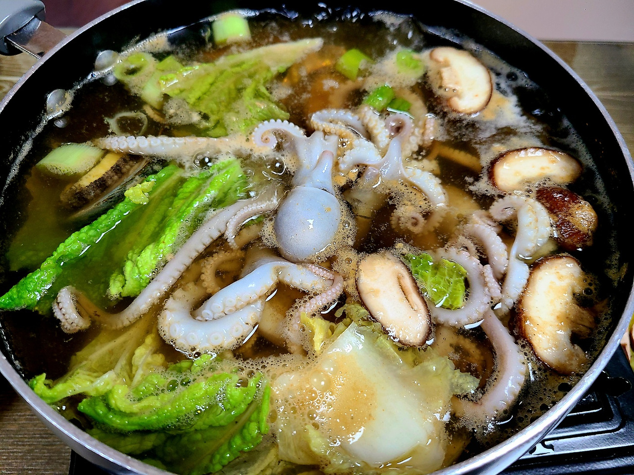 이런 깊은 맛 해물 칼국수 보셨나요?