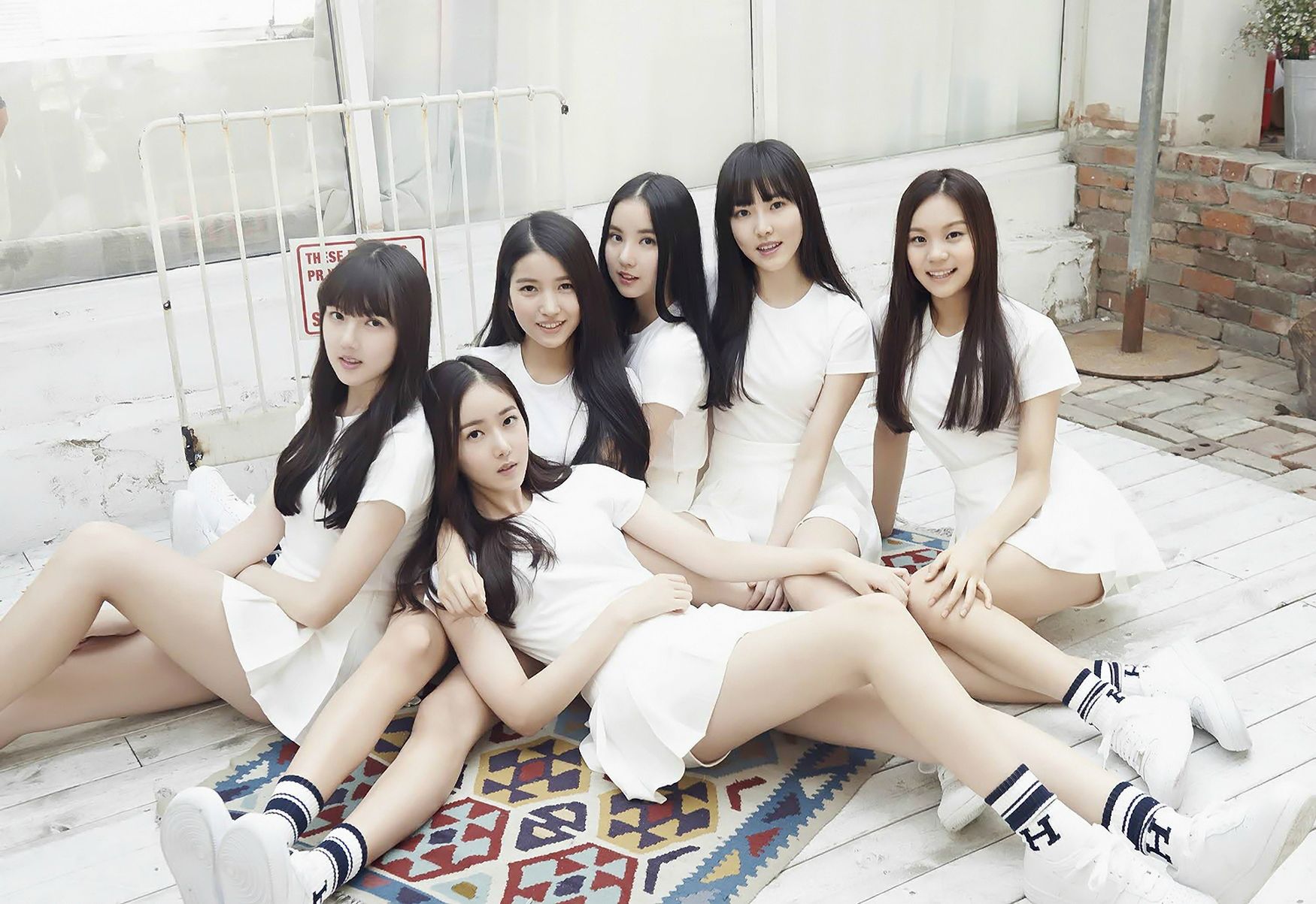 Группа g 10. Корейская группа GFRIEND. Чон Ынби GFRIEND. Корейская группа GFRIEND 2019. Группа GFRIEND участницы.