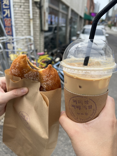 커피랑꽈배기랑