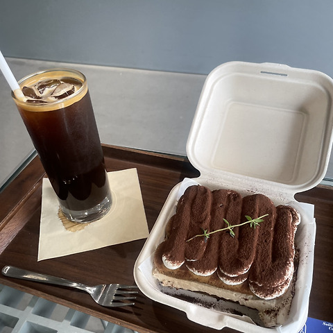 스왈로우라운지커피