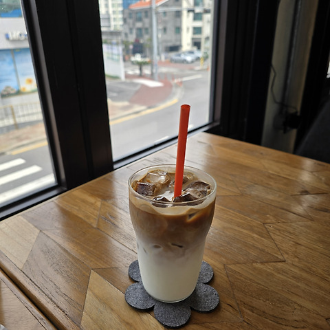 카페동경앤책방
