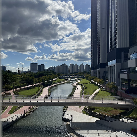 쿠르토스 본점