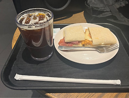 스타벅스 학동역점