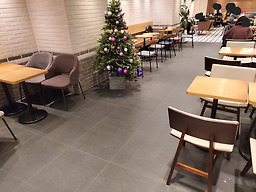 투썸플레이스 동교동삼거리점