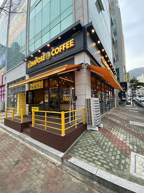 컴포즈커피 장유능동로점