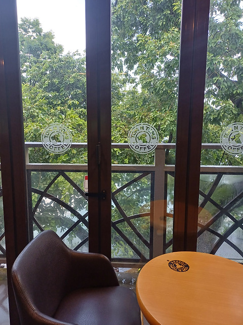 탐앤탐스 대구수성못호반점