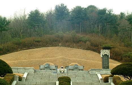 박정희와 육영수의 묘소