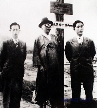 남북 협상 참가를 위해 38선을 넘는 김구 일행(1948)