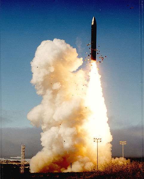 미국의 지상발사형 대륙간탄도미사일(ICBM)인 'LGM-118 피스키퍼'의 발사 장면