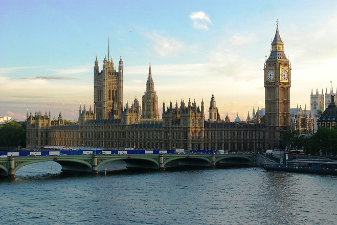 런던 템스강과 국회의사당