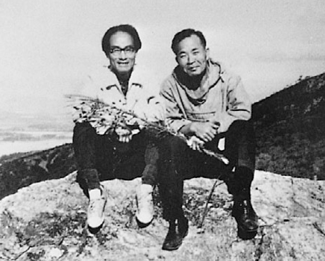1971년 덕소에서 작가 박영준(오른쪽)과 함께
