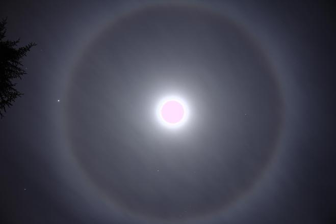 달무리(the halo of the moon)