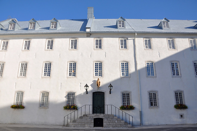 퀘벡 교구 사제회(Old Quebec Seminary)