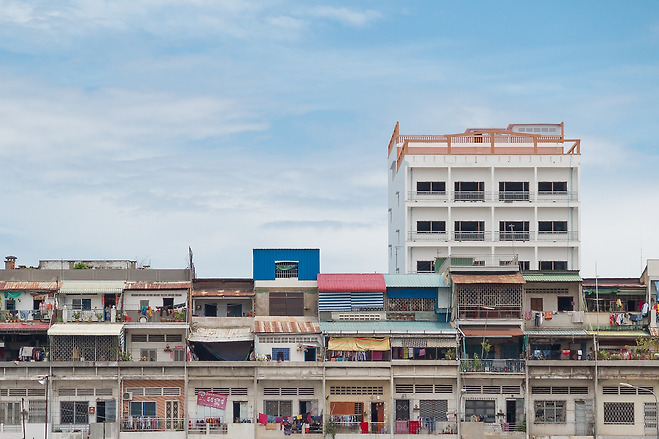 캄보디아의 전형적인 아파트.  프놈펜(Phnom Penh)에 위치
