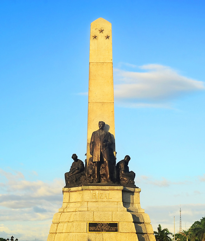 리살 기념비(Rizal Monument), 리잘 공원에 위치
