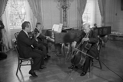 백악관에서 연주하는 파블로 카잘스(1961년)