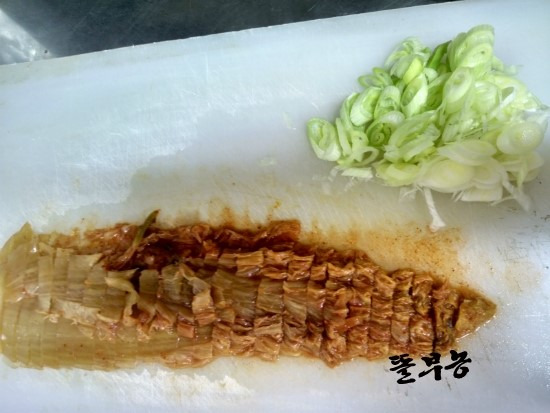 묵은지와 찬밥으로 만드는 초간단 김치볶음밥