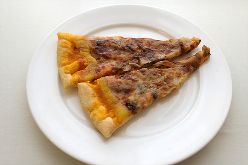 남은 피자를 촉촉하게 먹는법! 피자 데우는 2가지 방법