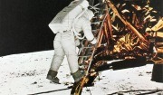 달에 착지할 준비를 하는 아폴로 11호 조종사