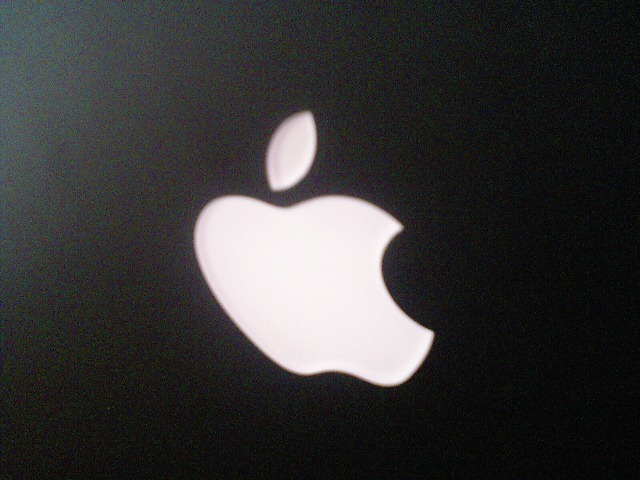 빛나는 애플 로고