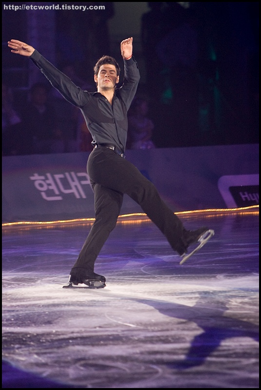 '현대카드슈퍼매치 Ⅶ - '08 Superstars on Ice' 2부에서 연기를 펼치는 스테판 랑비엘 (Stephane Lambiel) 