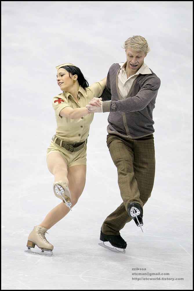 Isabelle DELOBEL & Olivier SCHOENFELDER at 'SBS ISU Grand Prix of Figure Skating Final Goyang Korea 2008/2009' Ice Dance Original Dance