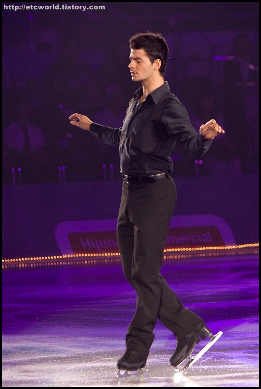 '현대카드슈퍼매치 Ⅶ - '08 Superstars on Ice' 2부에서 연기를 펼치는 스테판 랑비엘 (Stephane Lambiel) 