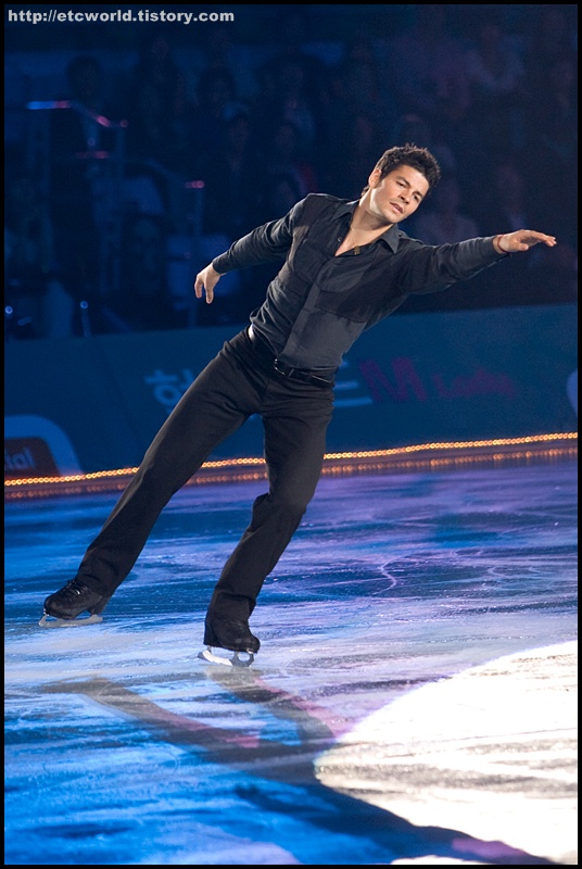 '현대카드슈퍼매치 Ⅶ - '08 Superstars on Ice' 2부에서 연기를 펼치는 스테판 랑비엘 (Stephane Lambiel) 