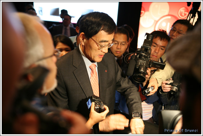 [IT/CES 2009] DAY1. LG전자 글로벌 컨퍼런스 와치폰 'GD 910' 공개 'LG Watchphone GD910' ing