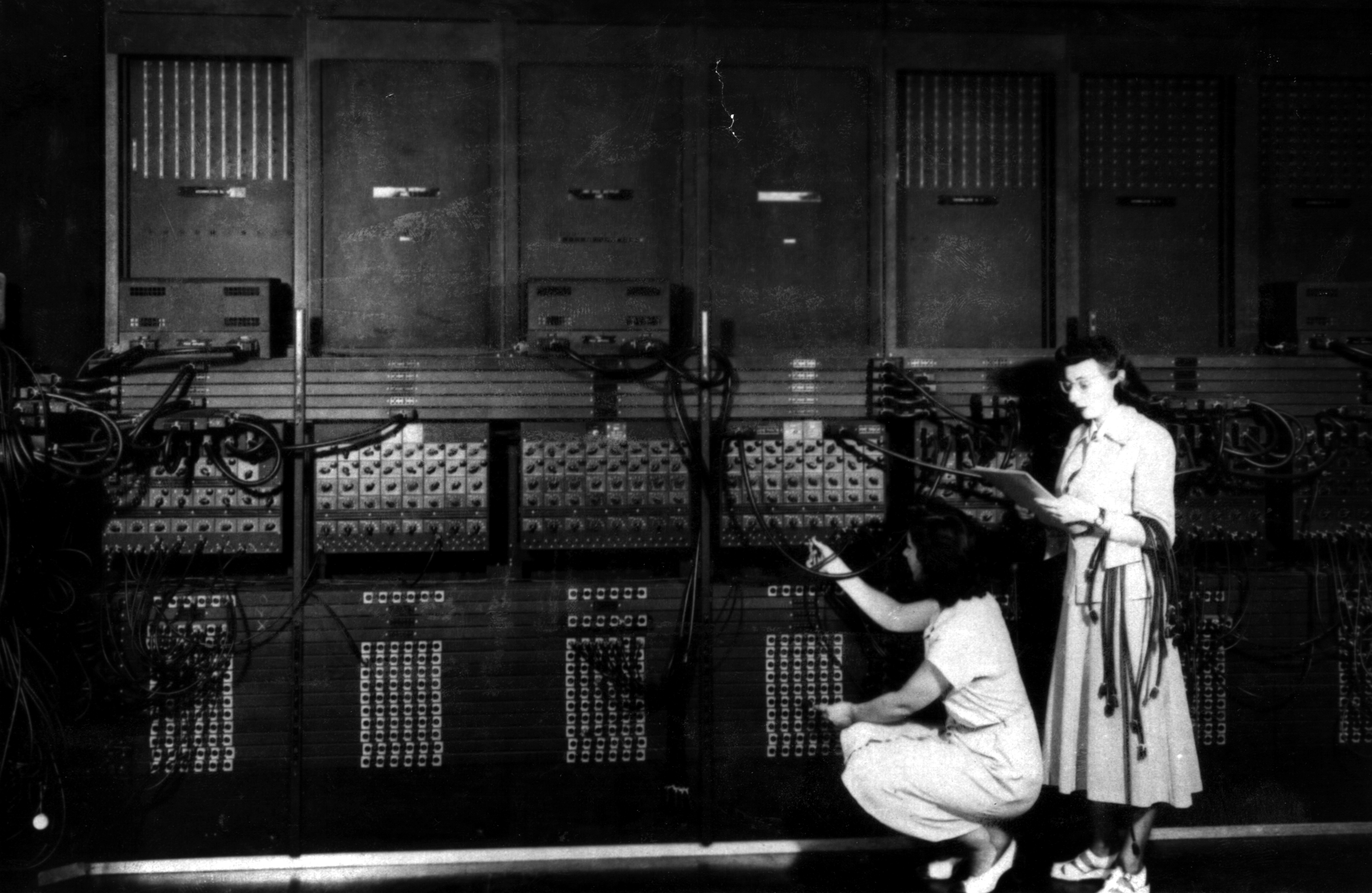 그 이름도 유명한 최초의 컴퓨터와 최초의 여자 전산쟁이?!