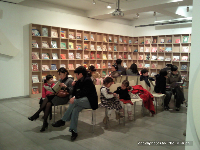 CJ, CJ 그림책 축제, 그림 전시, 그림책, 그림책 삽화, 그림책 작가, 그림책 전시, 꼴라주, 데이비드 위즈너, 동화책, 멋진 전시, 미술기법, 볼만한 전시, 빠삐에꼴레, 성곡미술 관, 원화, 전시, 전시회, 콜라주, 햅틱온 사진, 햅팁온 화질, 